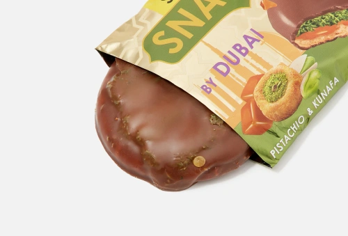 Печенье Снек Фабрик глазированное c фисташковой пастой, хрустящим тестом и карамелью 45г; 60